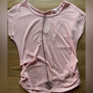 Lightweight shirt with detachable necklace